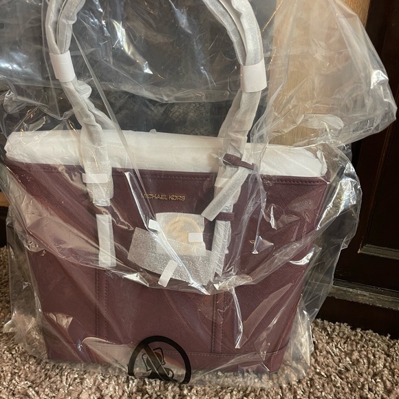 Michael Kors Jet Tote Bag - Picture 2 of 4